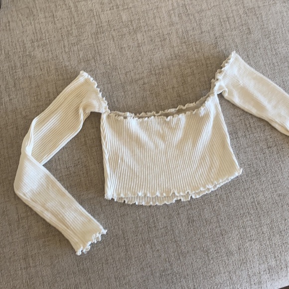 SALE🪞 frill edge long sleeve top - Picture 7 of 8